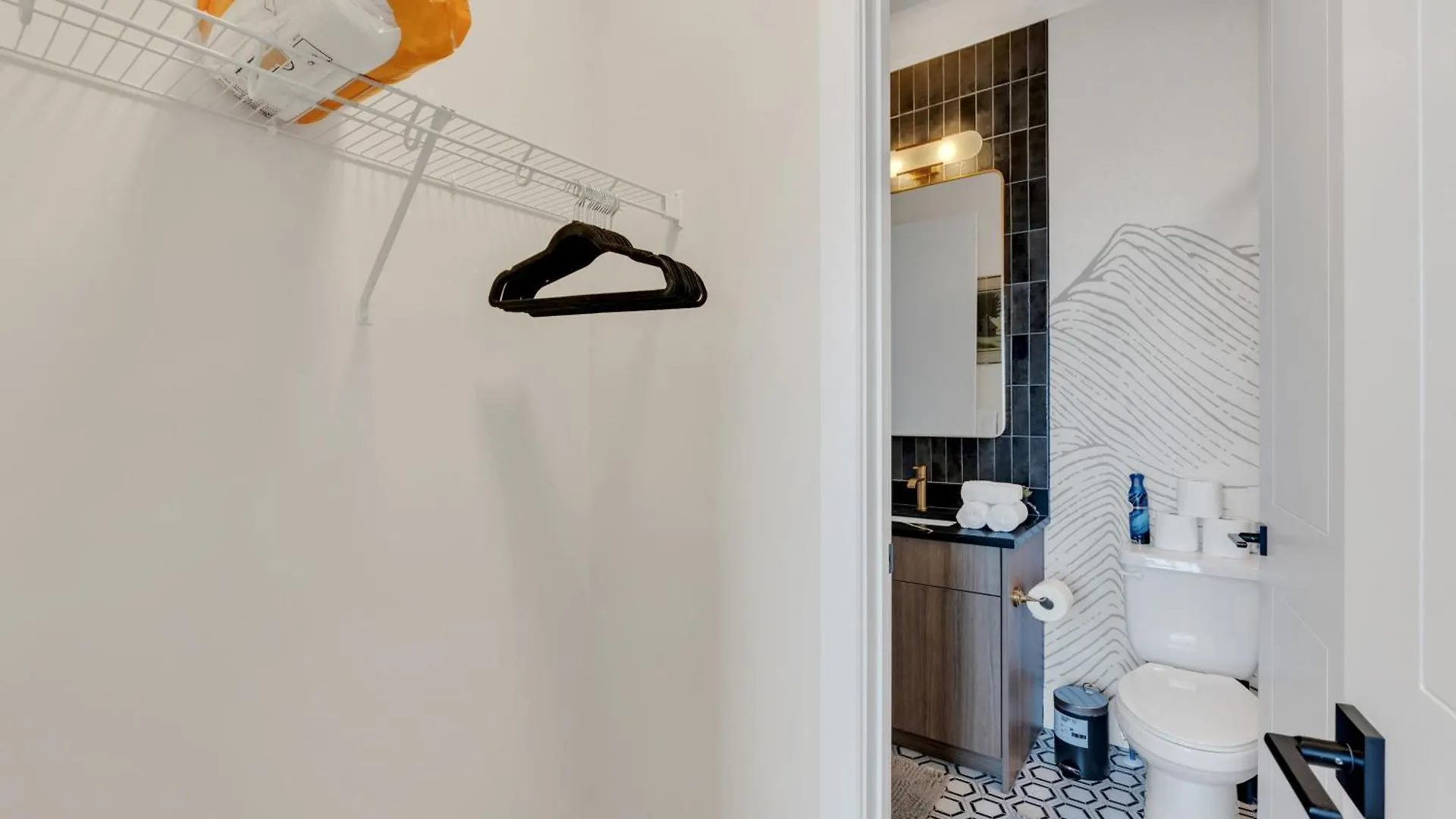 Elegant Space In Currie Calgary Apartment