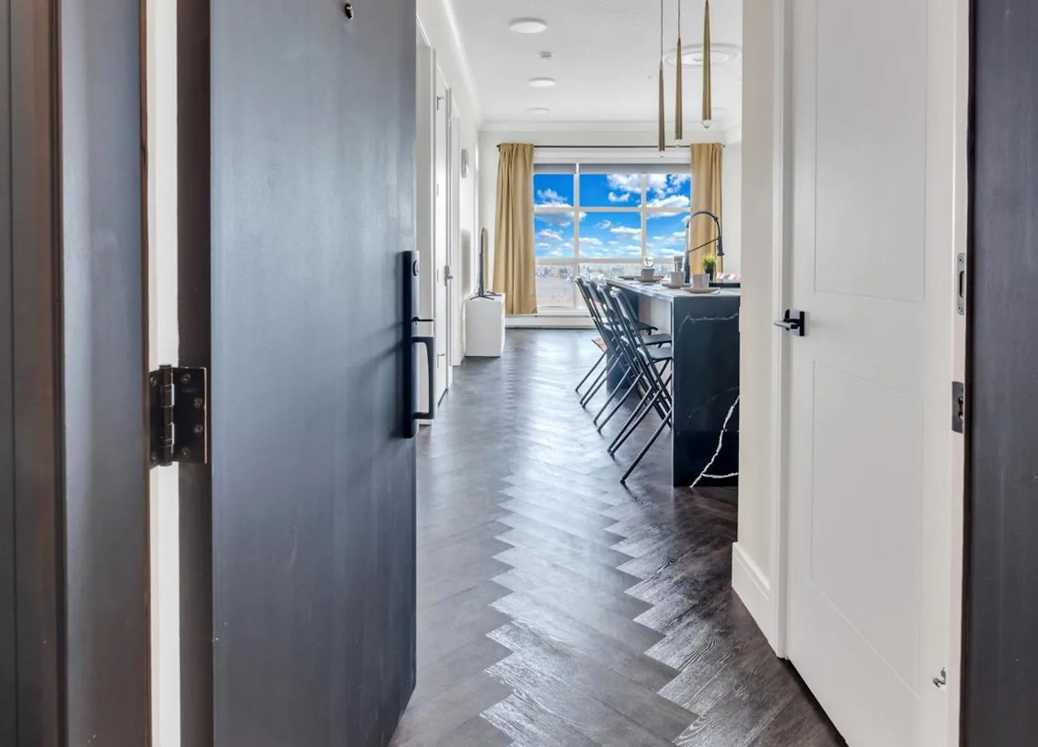 Elegant Space In Currie Calgary