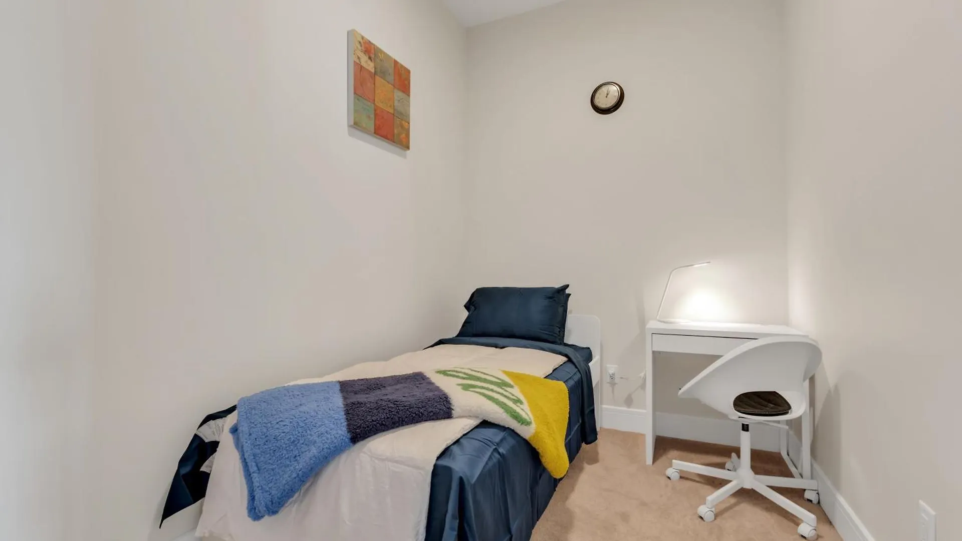 Апартаменты Elegant Space In Currie Калгари