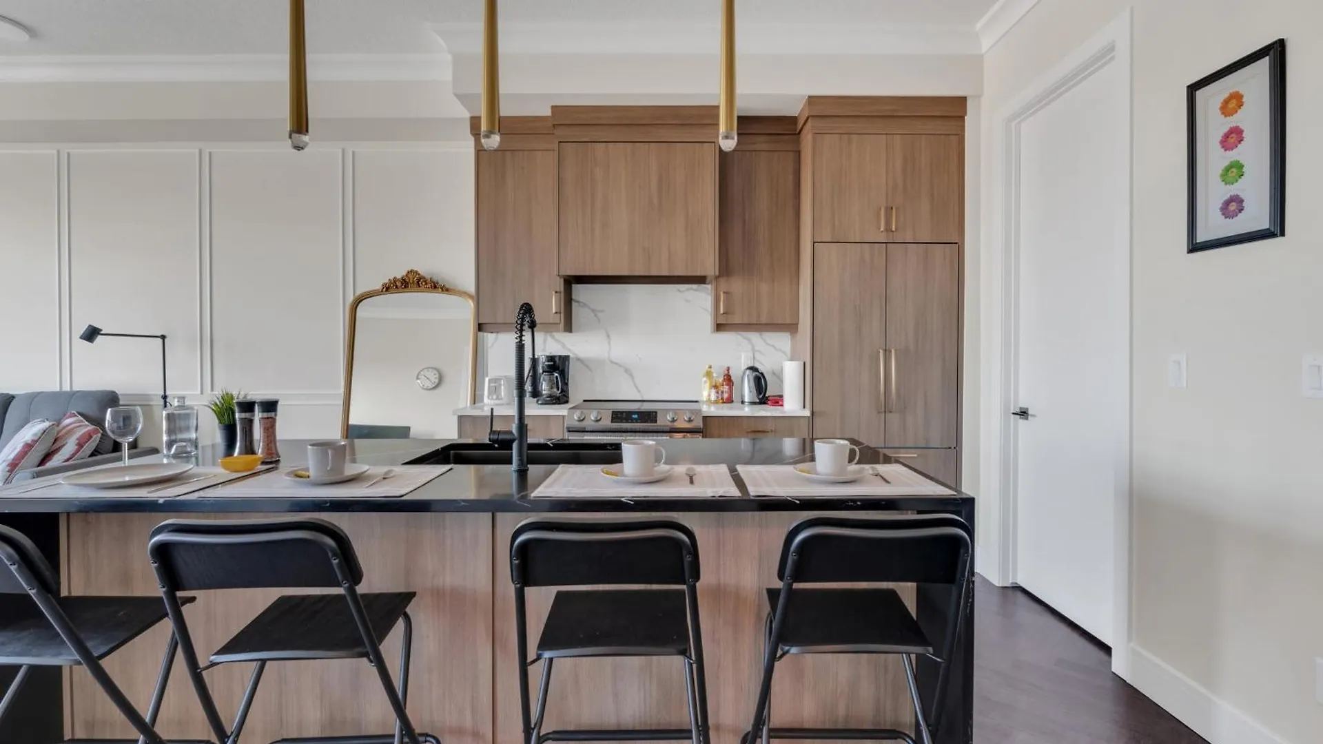 Elegant Space In Currie Калгари