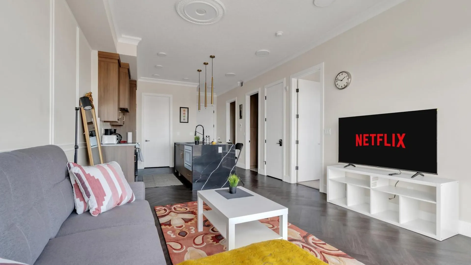 Elegant Space In Currie Калгари Канада