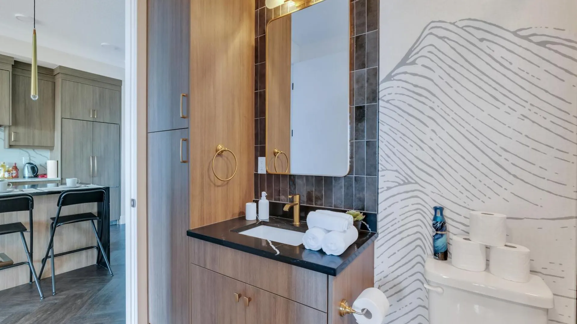 Elegant Space In Currie Калгари Канада