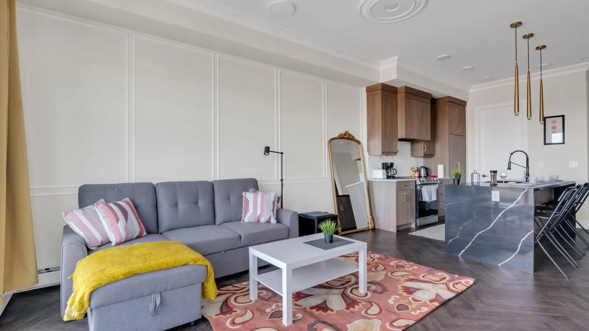 Апартаменты Elegant Space In Currie Калгари